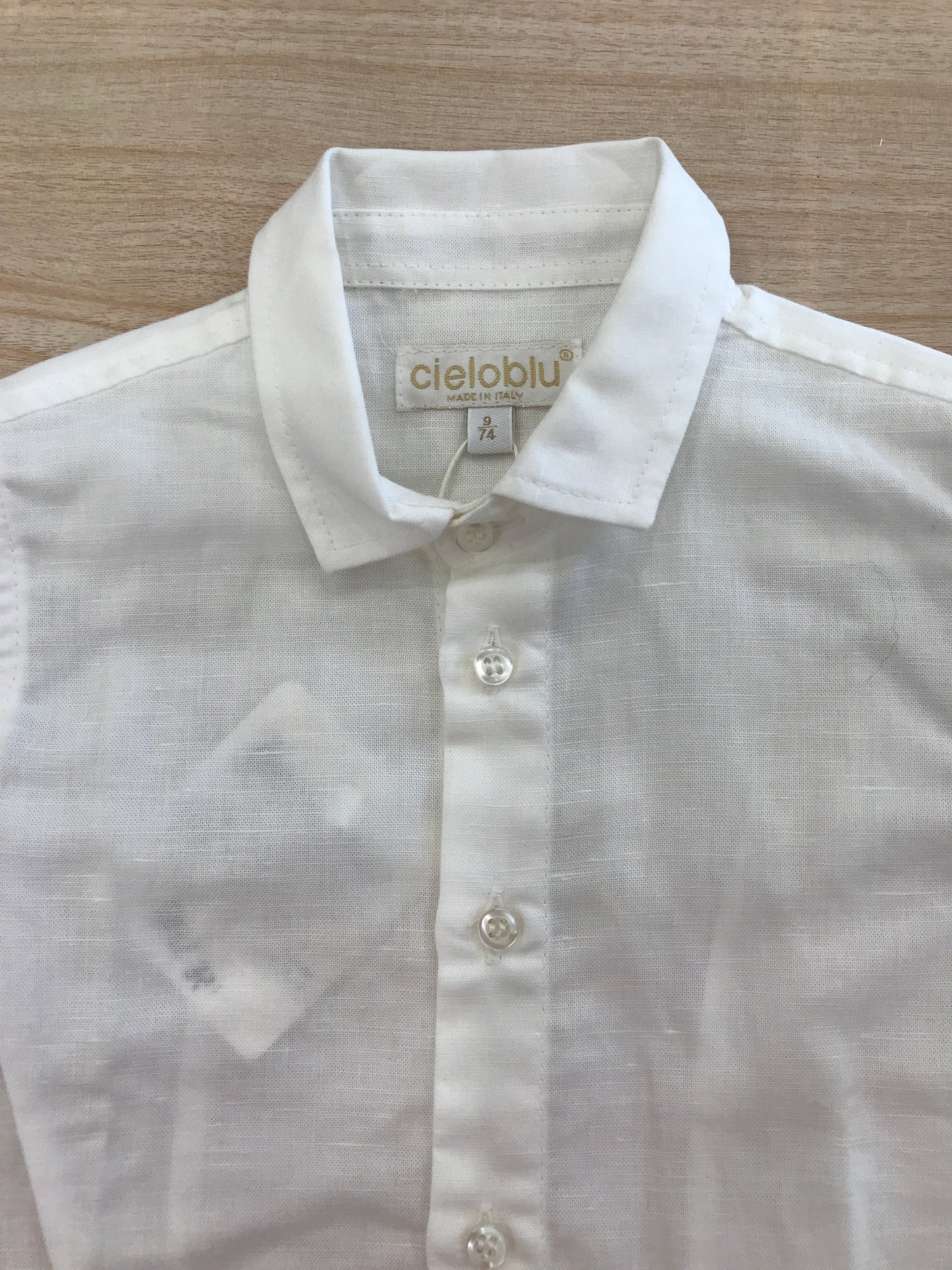 Camicia Cielo Blu bianca mezza manica con collo a punta e bottoni sul davanti