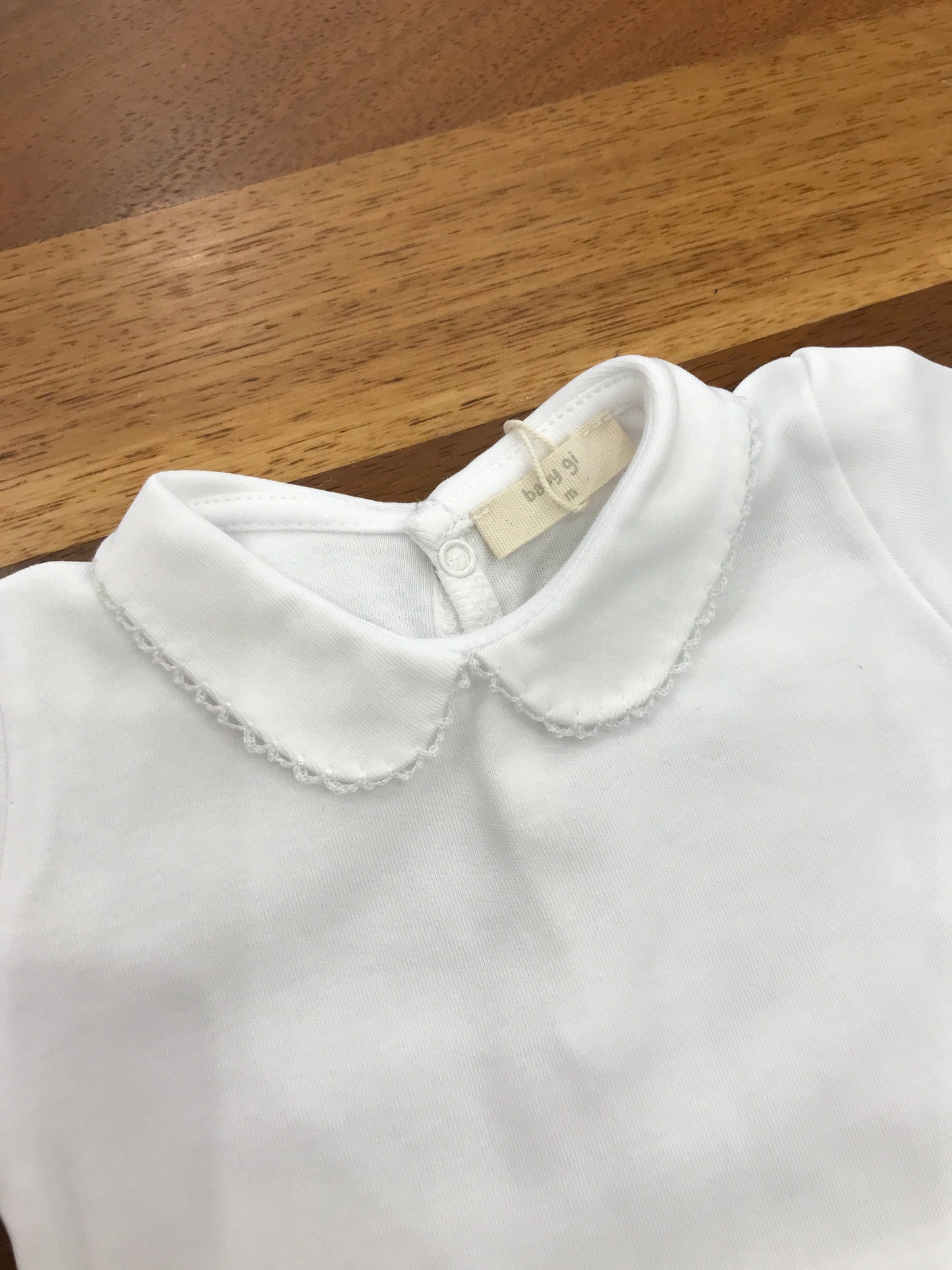 Body Baby Gi mezza manica di cotone con collo con ricamo bianco
