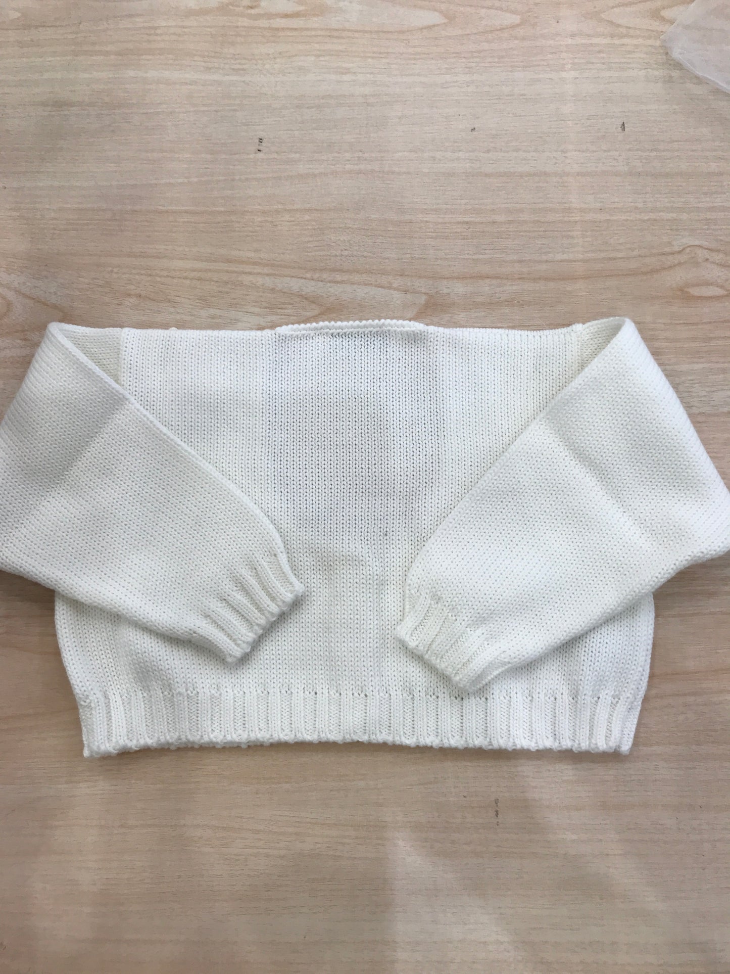 Cardigan Biebi in filo panna scollato con tre piccoli bottoncini
