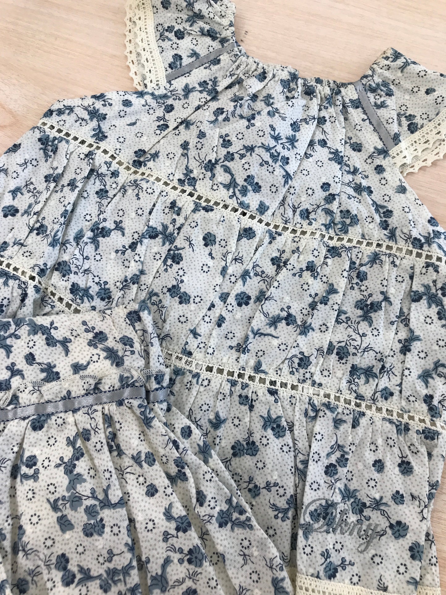 Completo DKNY in cotone gonna con t-shirt a fiori con rusche ricamata