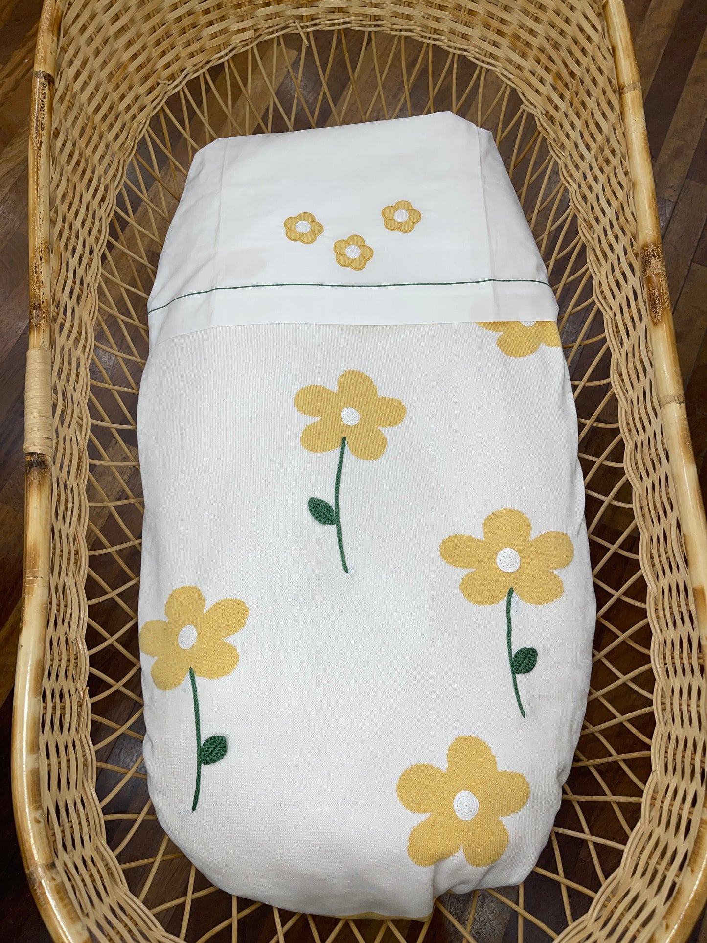 Coperta e lenzuolo colori chiari