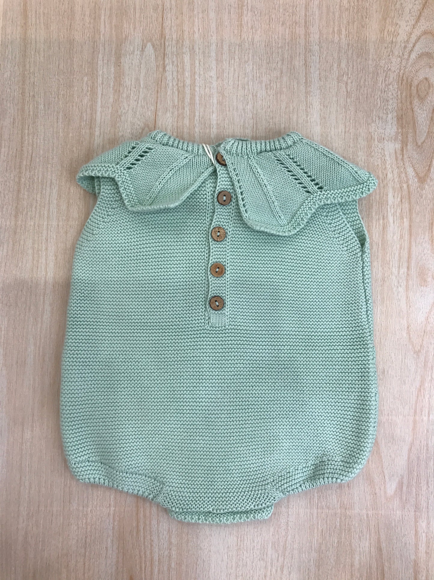 Pagliaccetto PCS in filo verde menta con collo smerlato con rusche