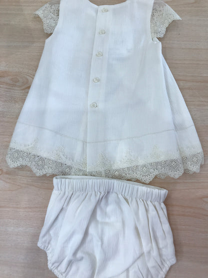 Completo Paz Rodriguez in cotone abitino smanicato con rusche in pizzo fiori al centro e culotte con stesse applicazioni