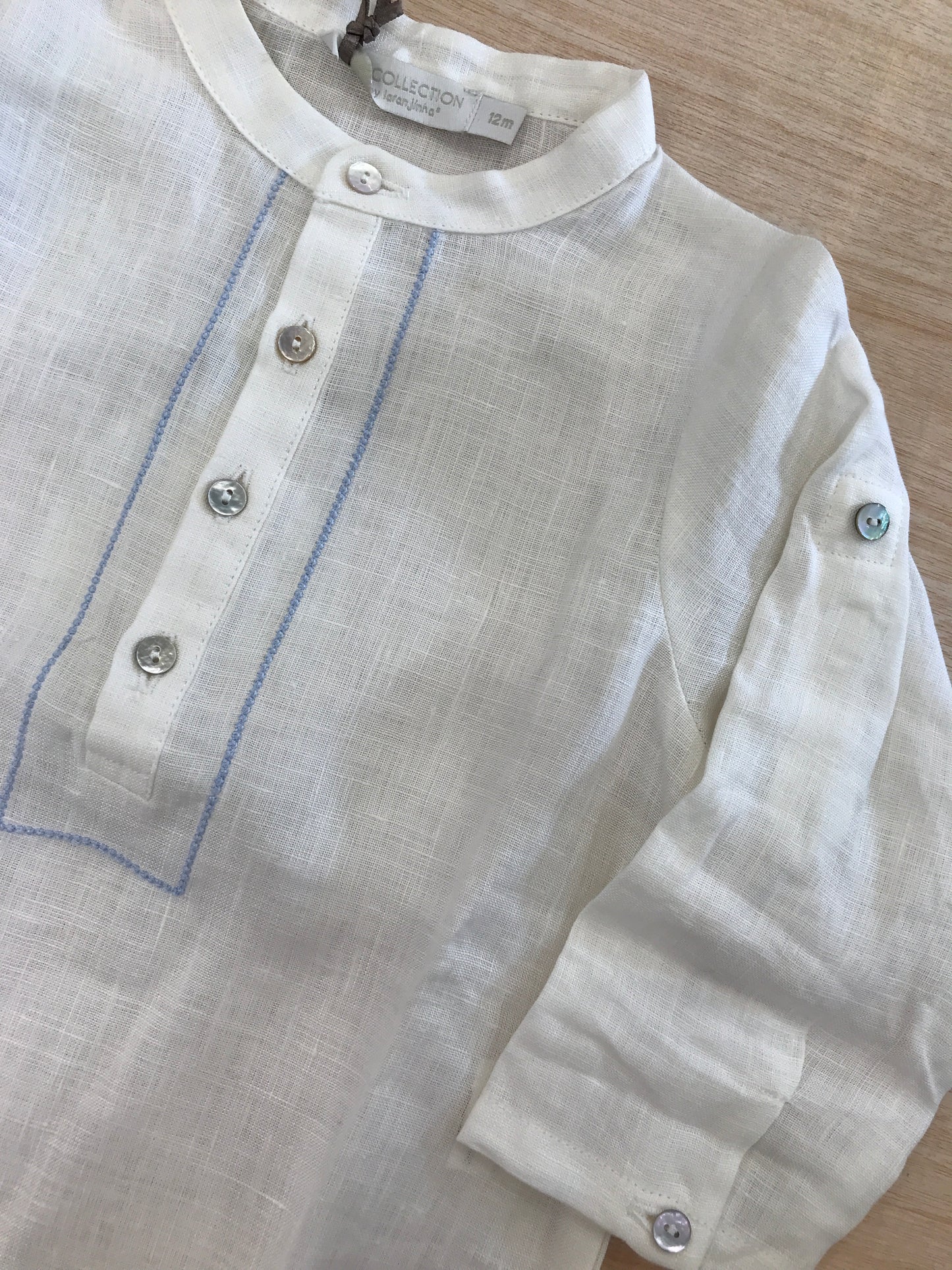 Camicia Laranjinha manica lunga bianca di lino con rifiniture celesti