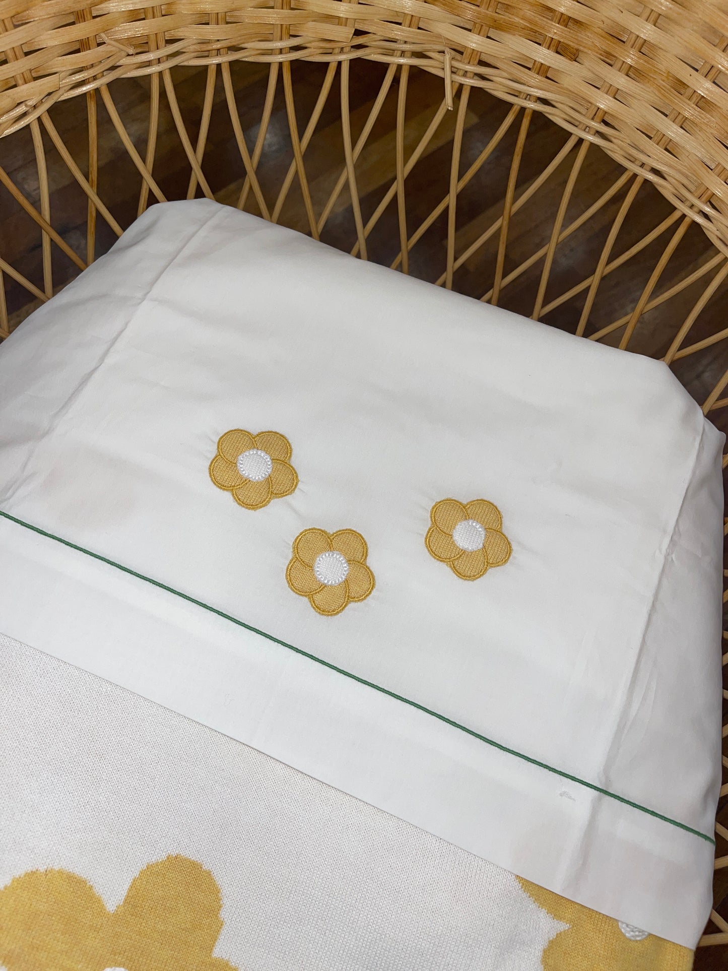 Coperta e lenzuolo colori chiari