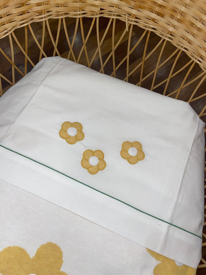 Coperta e lenzuolo colori chiari