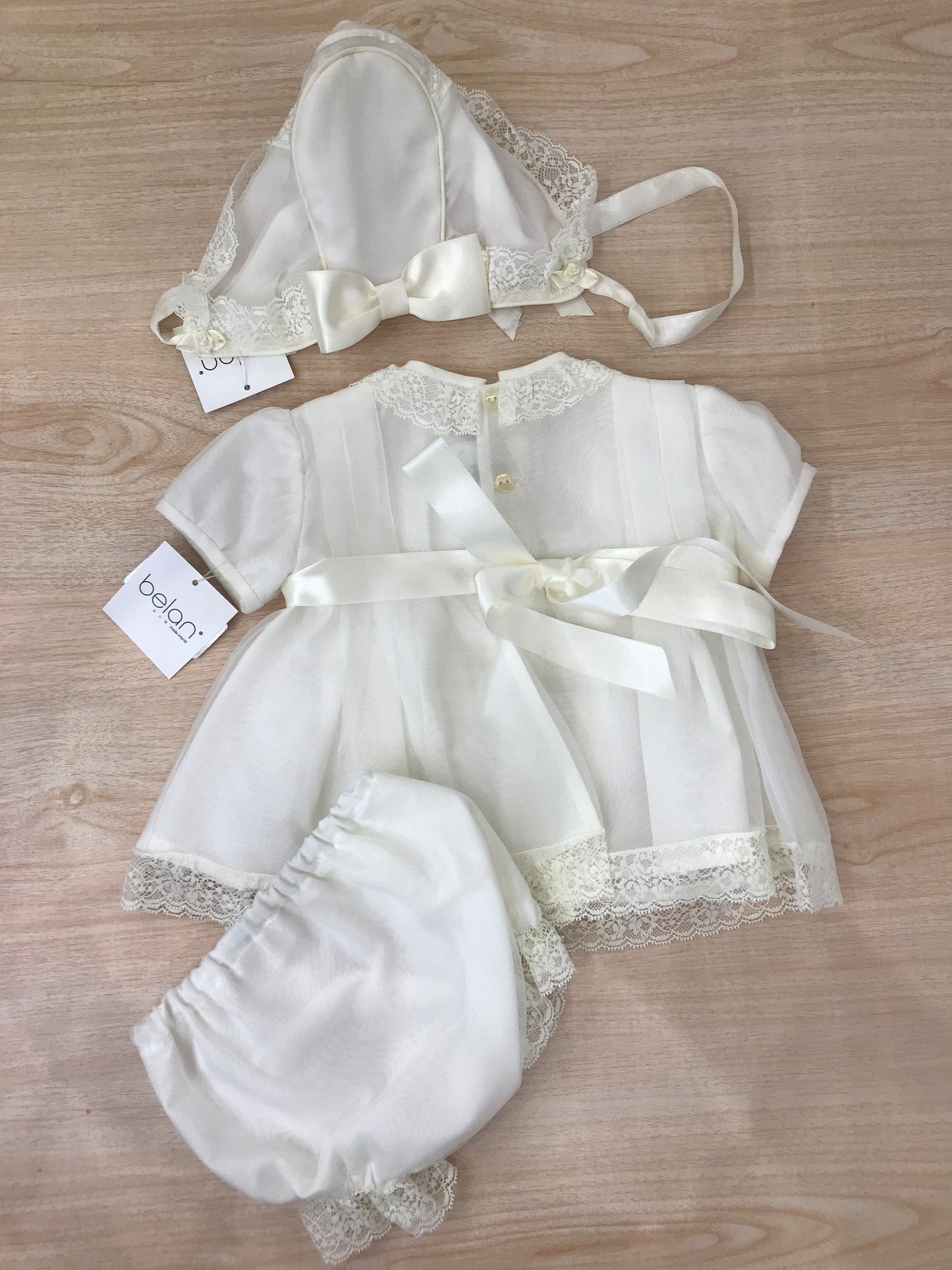 Completo Belan in organza con applicazioni di pizzo casacca con culotte.