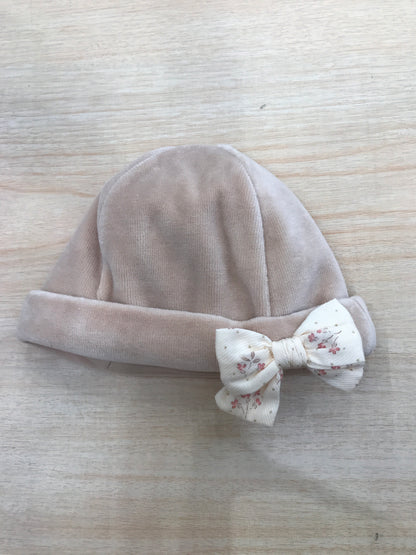 Cappello Baby Gi in ciniglia rosa antico con fiocchetto floreale