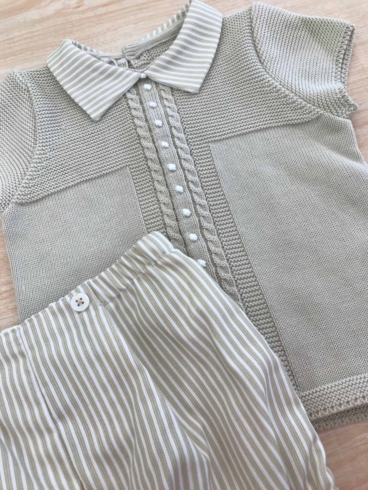 Completo PCS in filo beige due pezzi mezza manica colletto a righe con pois ricamati sul davanti culotte a righe abbinata