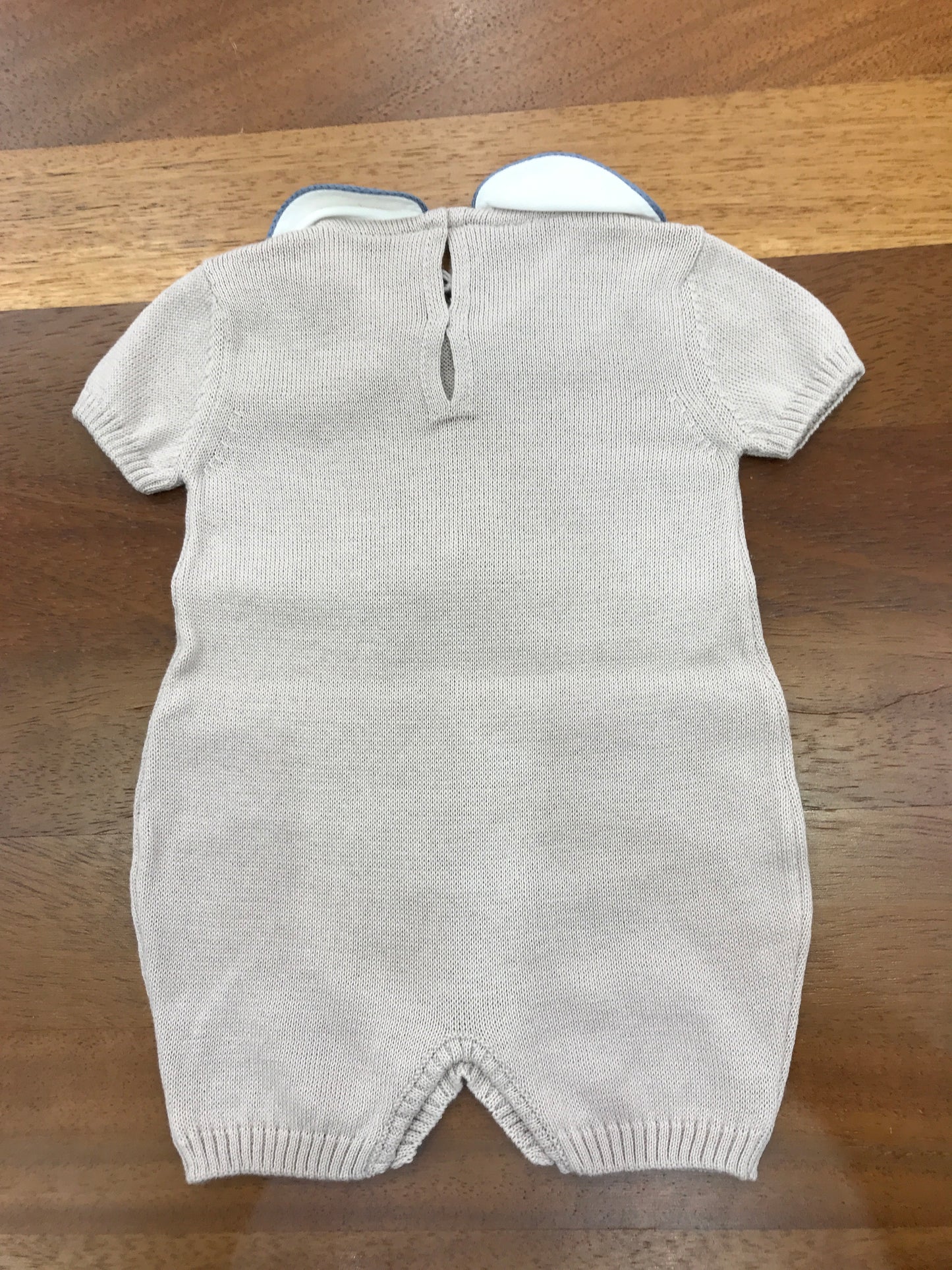 Pagliaccetto Baby Lord in filo tortora mezza manica collo tondo bianco con orsetto avio centrale