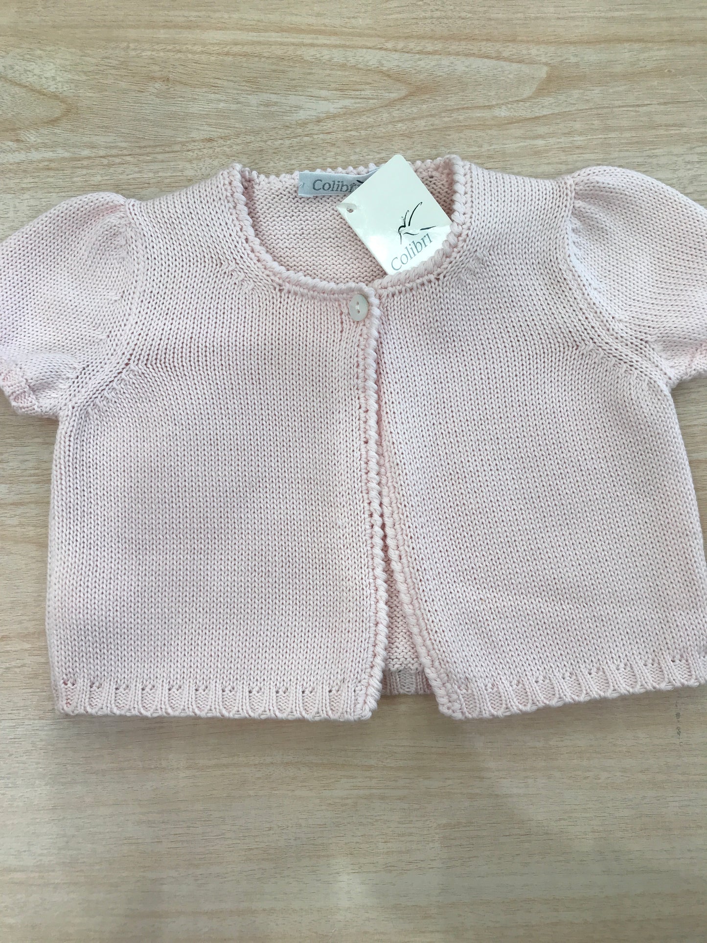 Cardigan Colibrì in filo rosa mezza manica con un piccolo bottoncino