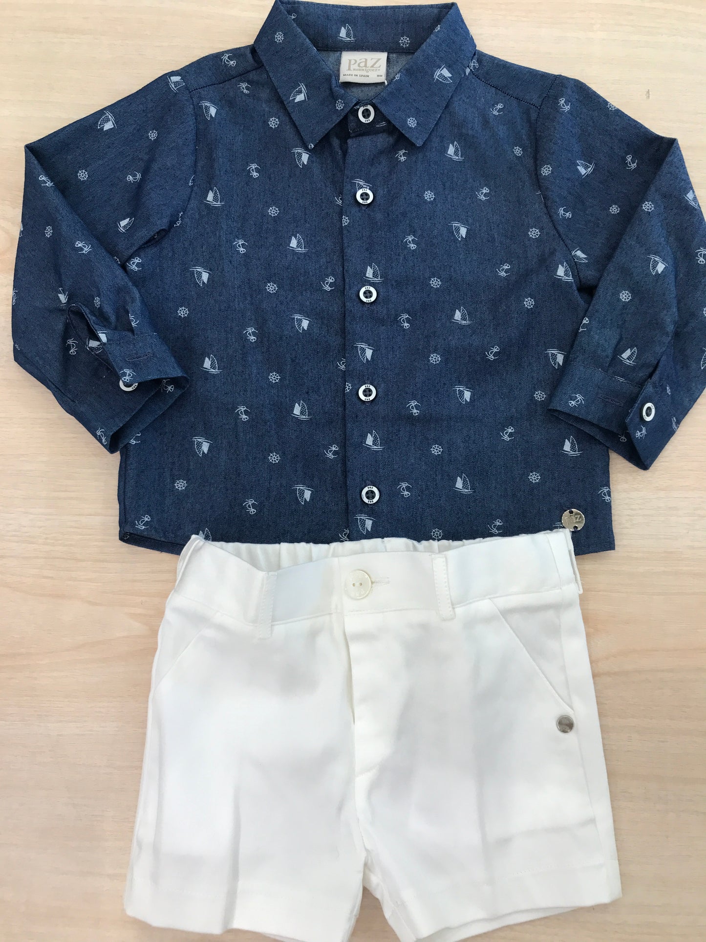 Completo Paz Rodriguez in cotone camicia manica lunga blu scuro con disegni sul davanti con bermuda bianco