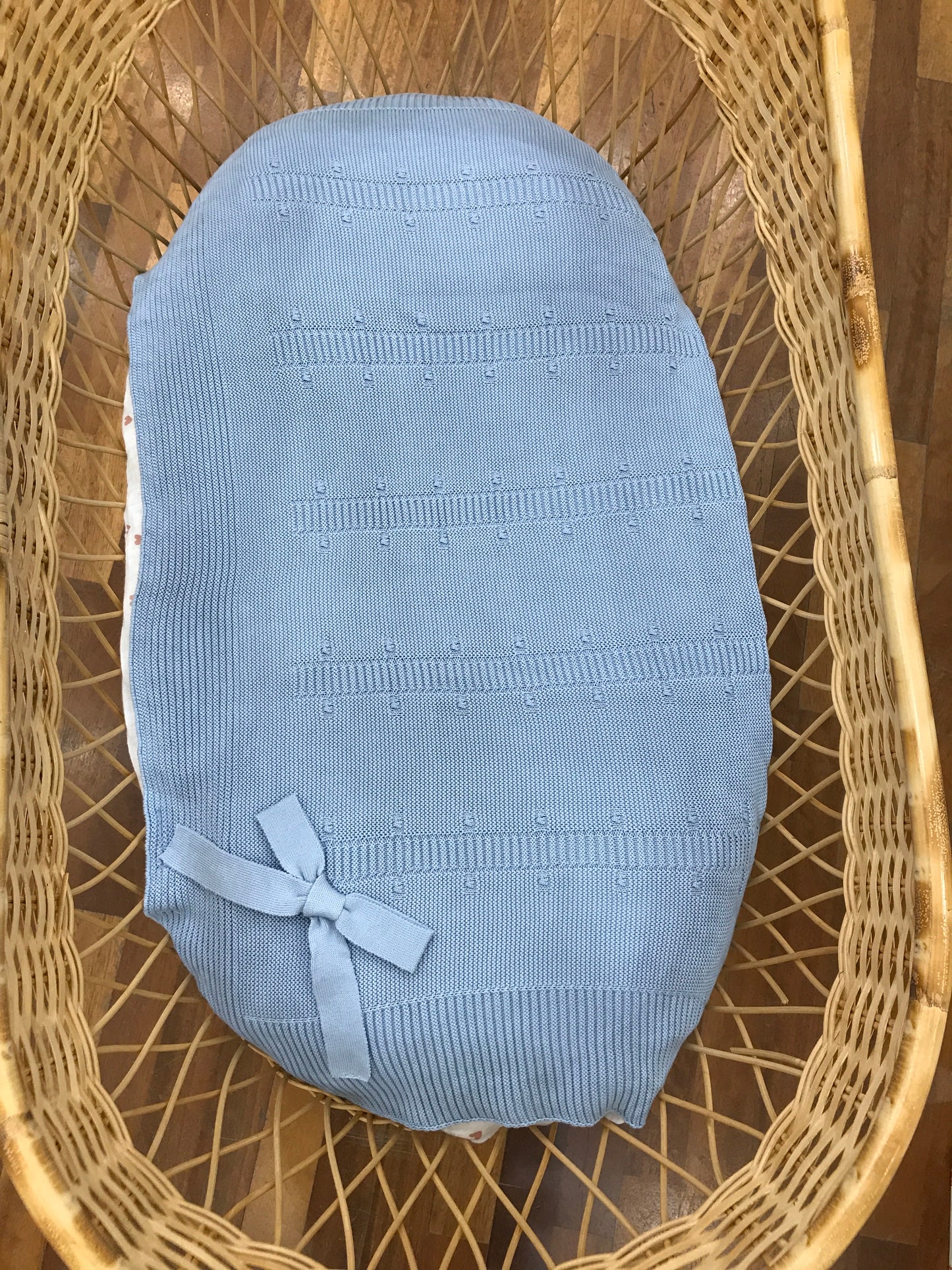 Coperta PCS in filo di cotone celeste con lavorazione e fiocco laterale