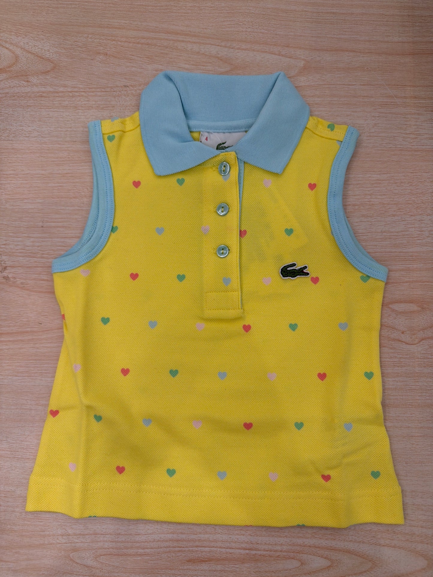 Polo Lacoste in cotone smanicata con bottoncini e logo ricamato lateralmente unisex
