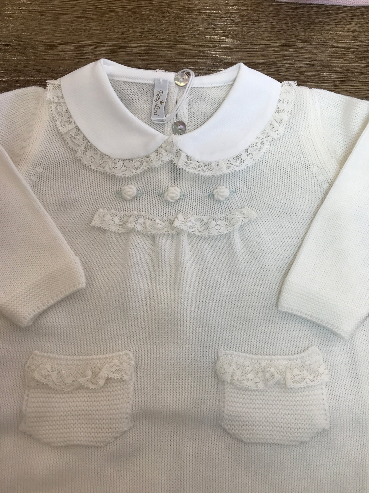 Coordinato Baby Lord set comprende copertina tutina scarpine e cuffietta coordinati da fiocchi e valancienne escluso il lenzuolino dal coordinato