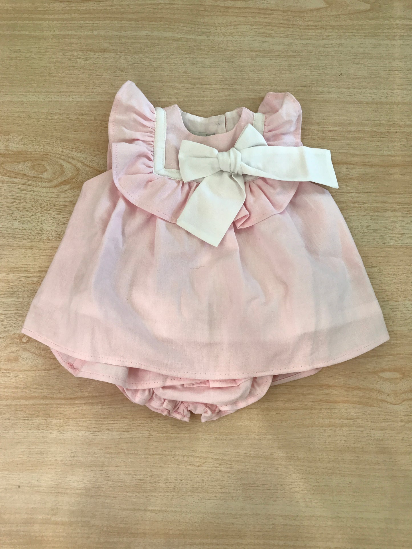 Completo Fofettes in cotone rosa abitino con rusche smanicato con collo marinaretto e fiocco laterale con culotte