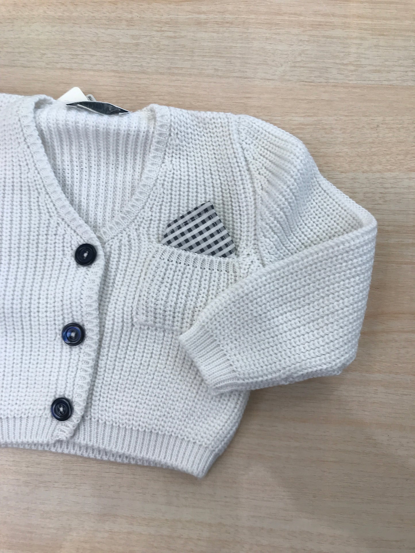 Cardigan Colibrì in filo manica lunga con bottoncini blu e taschino con pochette