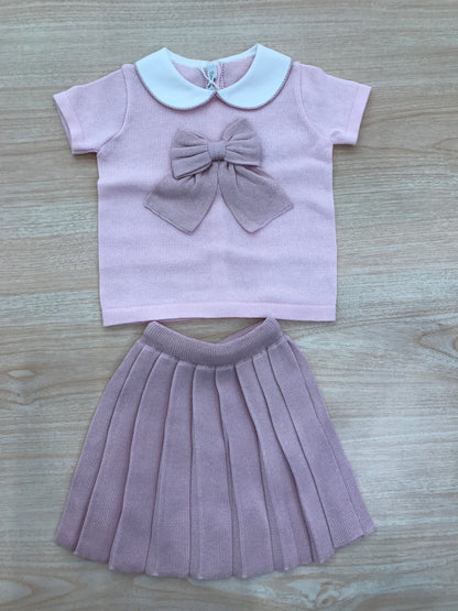 Completo Baby Lord in filo due pezzi mezza manica rosa con fiocco rosa antico e gonna plissettata rosa antico