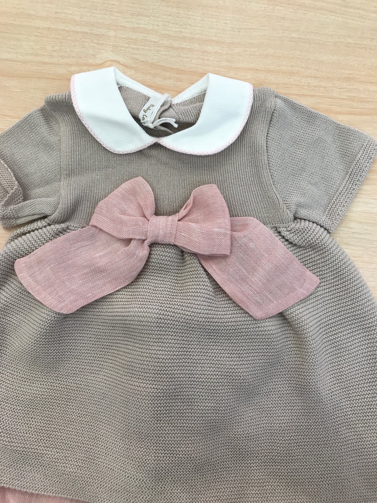 Completo Baby Lord in filo tortora mezza manica con collo tondo con fiocco in lino con culotte in lino rosa antico