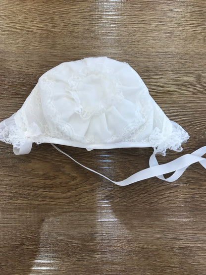 Cuffia Aletta panna in cotone con applicazione di pizzo e laccio
