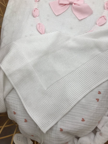 Coperta Baby Lord in filo bianco con cuore passanastro rosa con fiocco applicato al centro