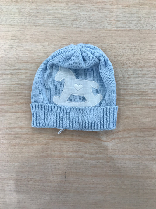 Cappello Baby Lord in filo celeste con cavallo a dondolo bianco