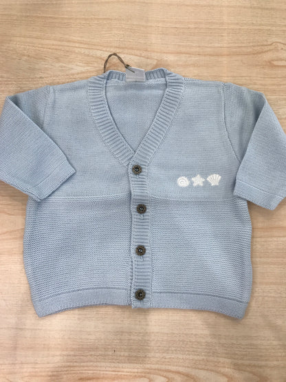 Cardigan Bebè di Almy in filo celeste con bottoncini e ricami sul davanti