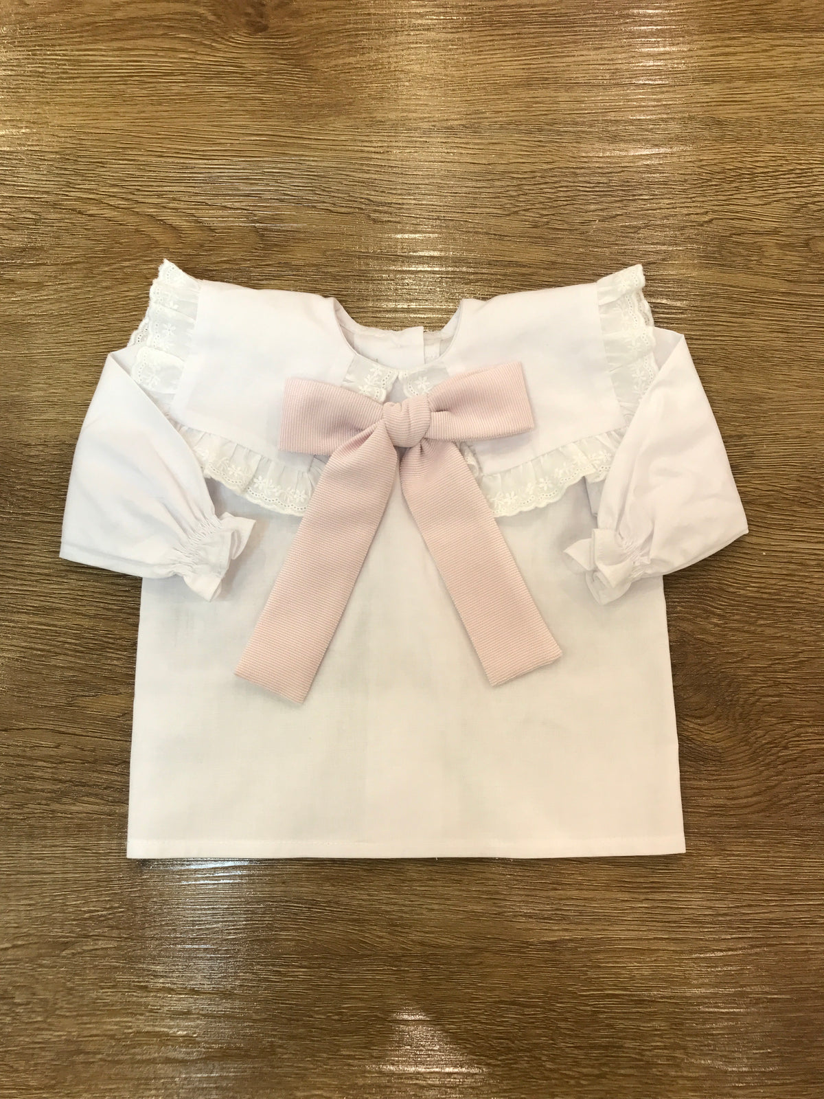 Camicia Fofettes bianca manica lunga con collo con rusche e fiocco in velluto rosa