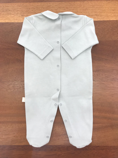 Tutina Baby Gi in cotone verde menta con piedini con manica lunga con colletto con mongolfiera con nuvolette ricamate sul davanti