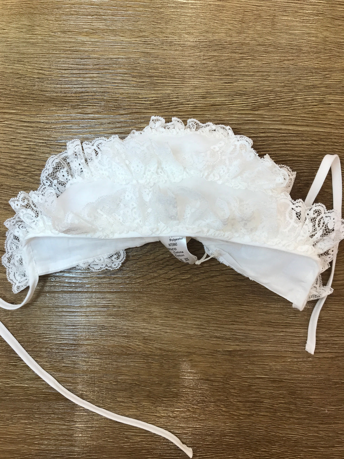 Cuffia Pure panna completamente ricoperta da pizzo con laccio sotto collo
