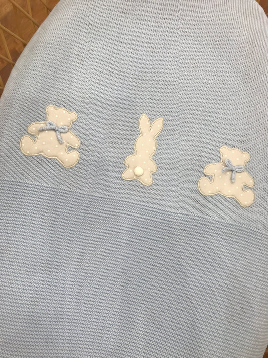 Coperta Baby Lord in lana celeste con orsetti e conigli a pois applicati al centro
