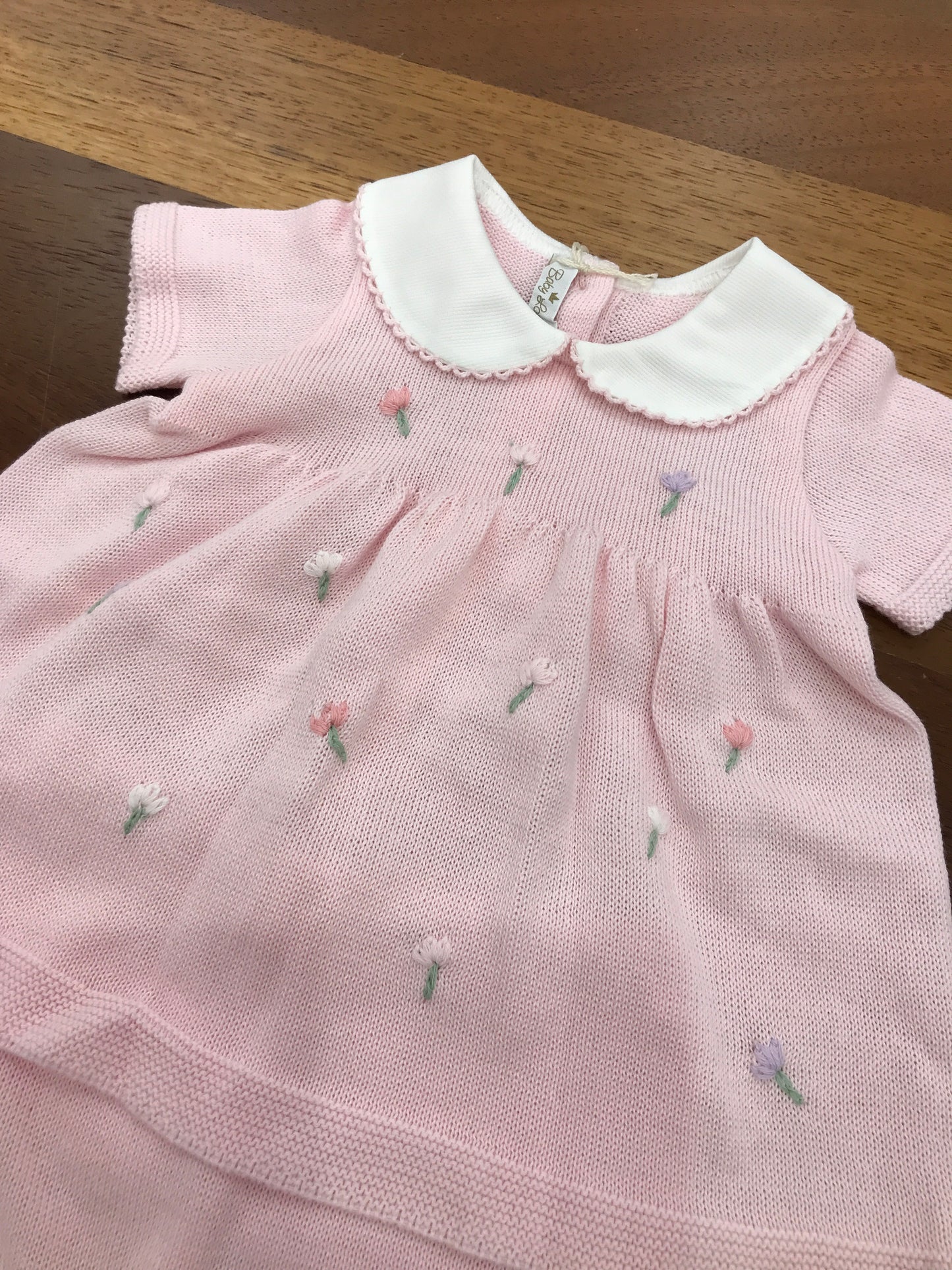 Completo Baby Lord in filo rosa due pezzi mezza manica con fiorellini ricamati sul davanti