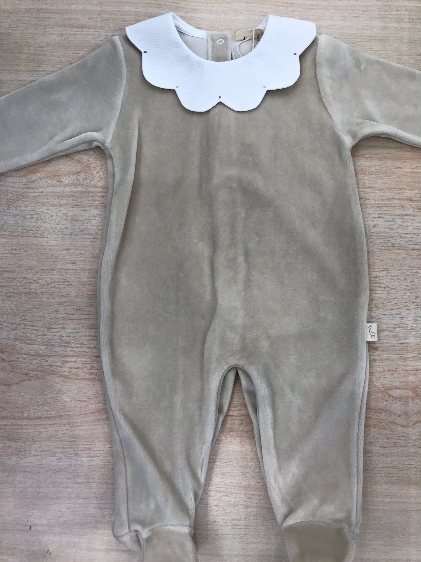 Tutina Baby Gi in ciniglia intera con collo smerlato bianco e pois