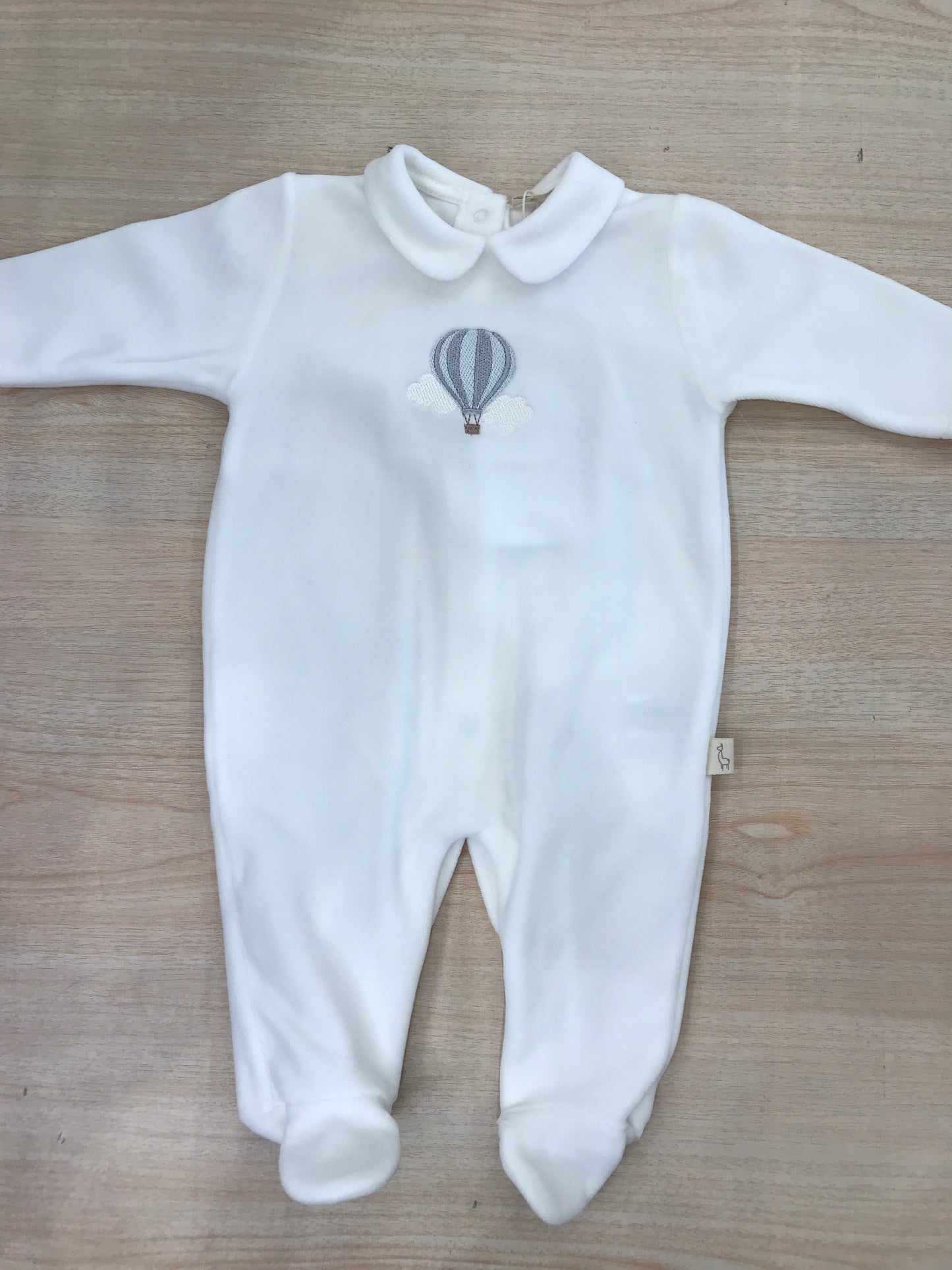 Tutina Baby Gi in ciniglia panna intera con mongolfiera ricamata