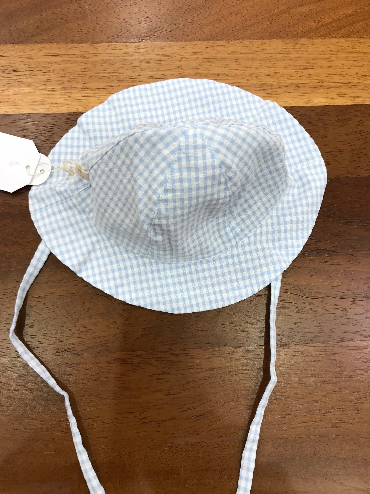 Cappello Baby Gi in cotone a quadretti bianchi e celesti  con lacci per fiocchetto