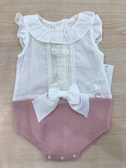 Pagliaccetto Martin Aranda in cotone bianco con rusche e ricamo ed il sotto in filo rosa antico