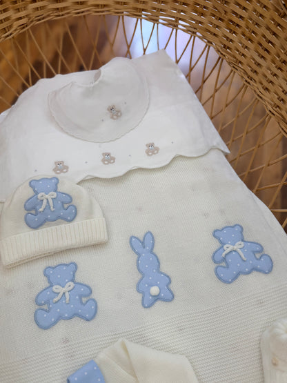 Coordinato nascita Baby Lord in pura lana con due pezzi con applicazione di orsetto e cappello con babbuccia coordinata