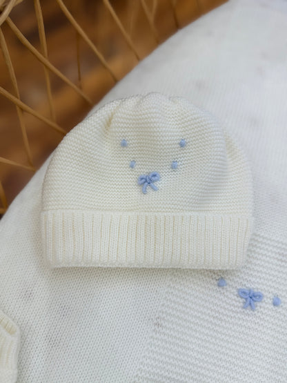 Coordinato nascita Baby Lord in lana panna con nodi d'amore celesti