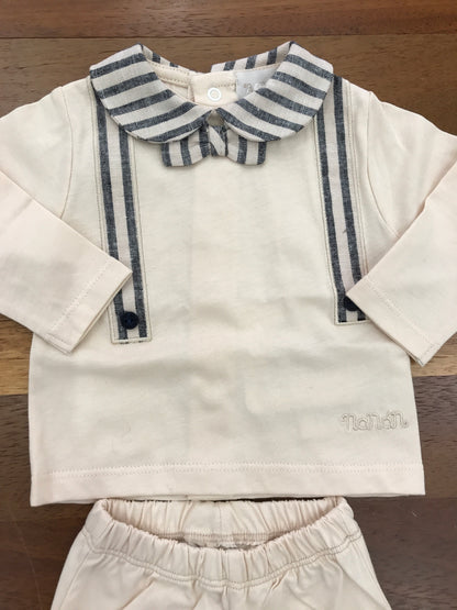 Tutina Nanan due pezzi in cotone beige con piedini a righe e colletto con papillon e finte bretelle