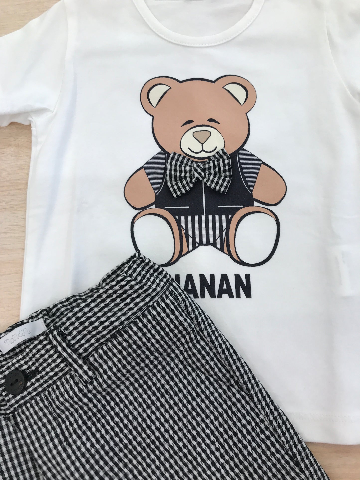 Completo Nanan due pezzi t-shirt mezza manica con orsetto e bermuda a quadretti bianchi e neri