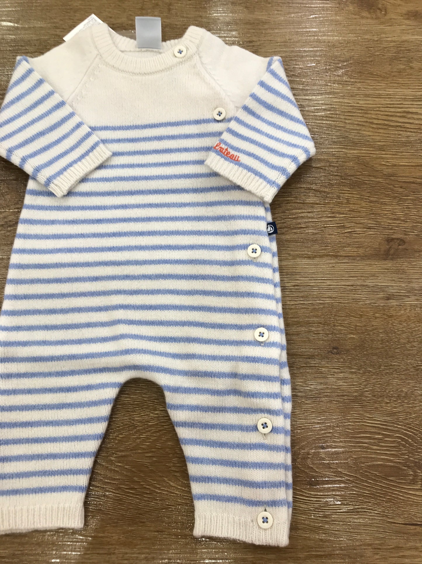 Tutina Petit Bateau intera panna con righe celesti e bottoni trasversali