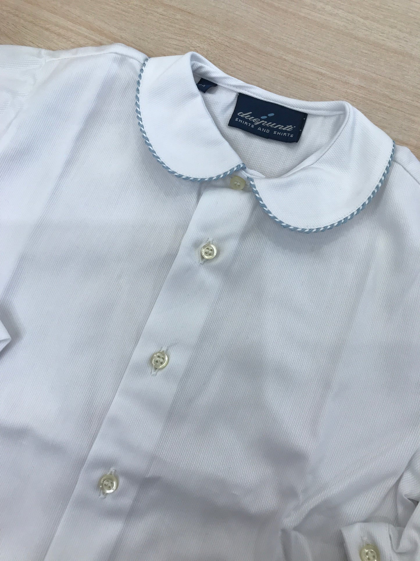 Camicia Duepunti bianca manica lunga con colletto tondo rifinito in celeste