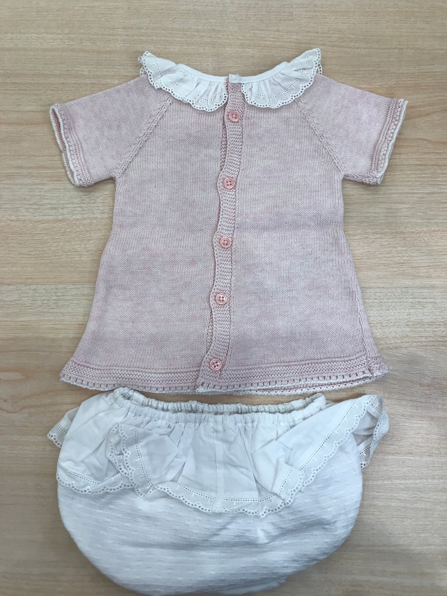 Completo Paz Rodriguez in filo due pezzi mezza manica con collo con rusche a pois bianchi culotte con rusche