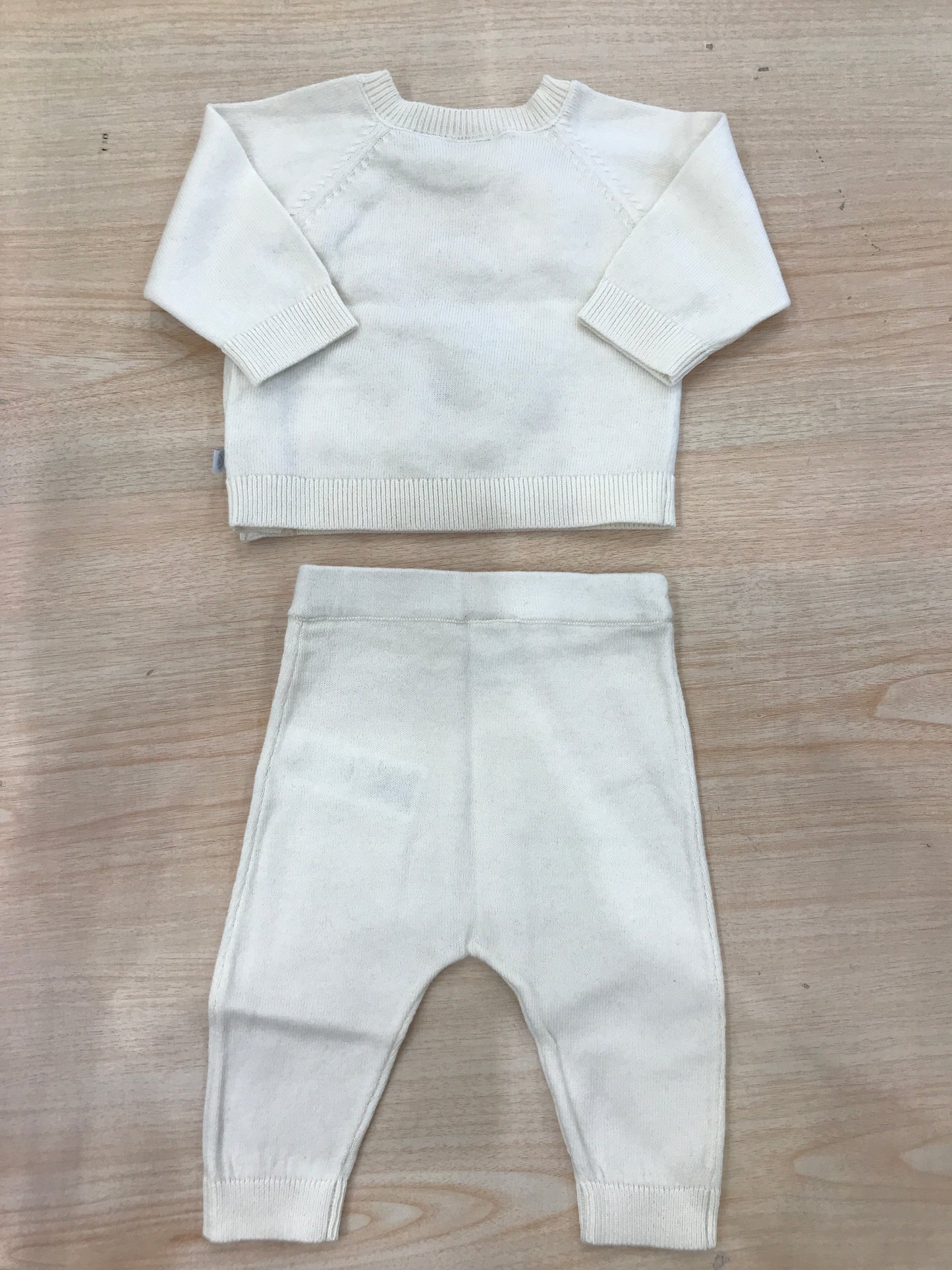 Tutina Petit Bateau in lana due pezzi panna con coniglietto beige ricamato al centro sul davanti