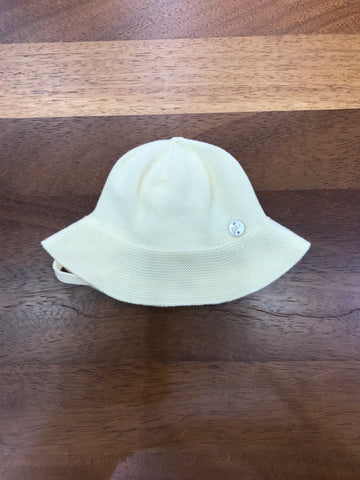 Cappello Paz Rodriguez in filo giallo bordo smerlato con laccetti sotto collo