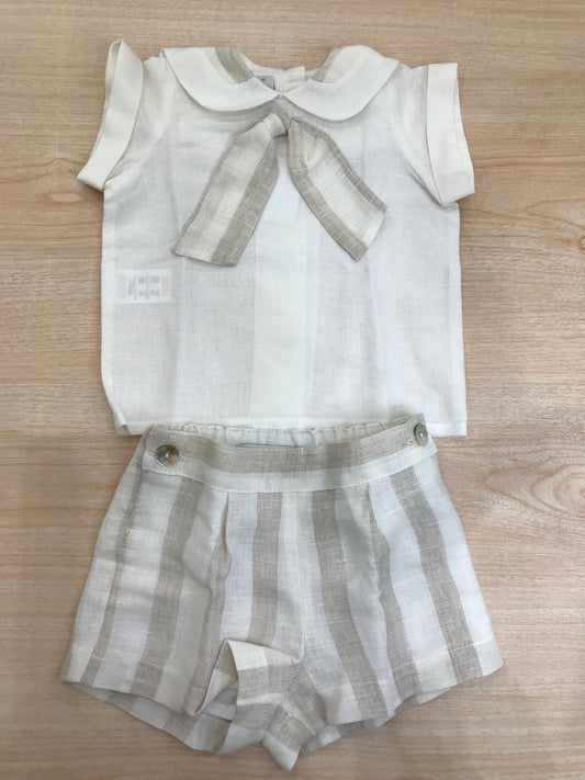 Completo Fofettes in lino due pezzi pantalone corte a righe panna e beige camicia panna mezza manica con dettaglio a righe e colletto a marinaretto