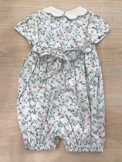 Pagliaccetto Les Enfants de Gisele in cotone fantasia floreale con lavorazione di punto smock e rose ricamate