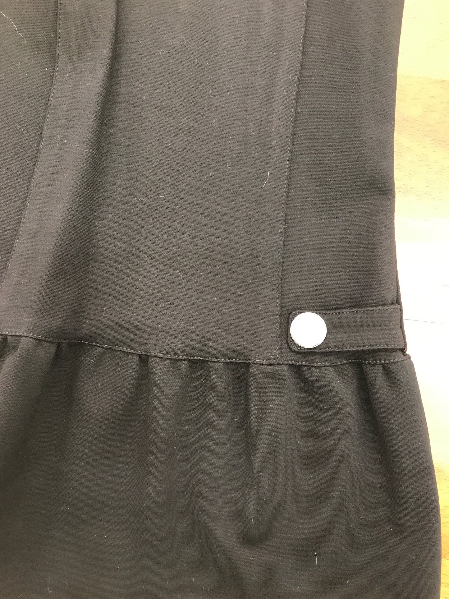 Abitino Les Copains in caldo cotone smanicato nero con disegno brillantinato laterale