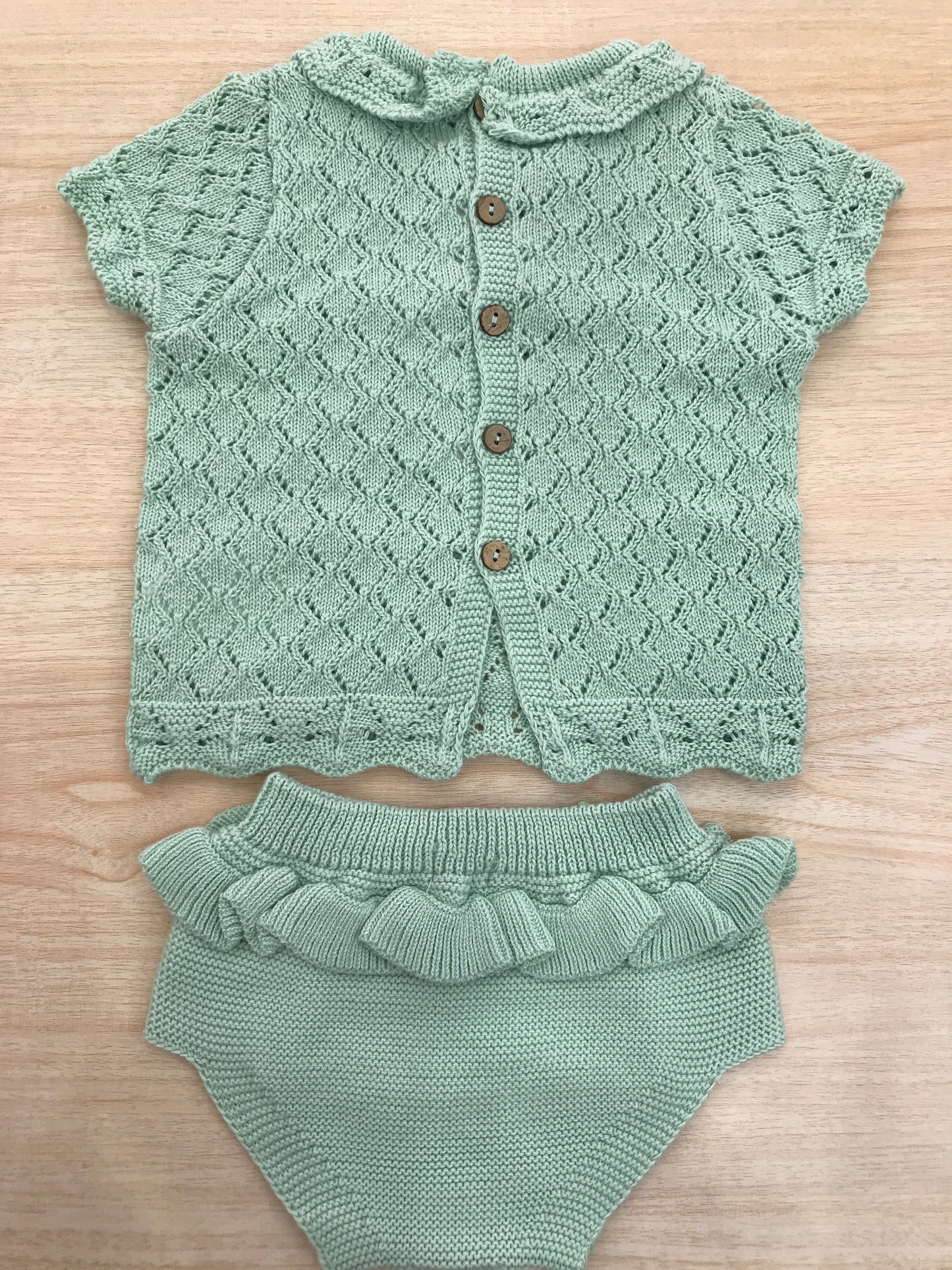 Completo PCS in filo due pezzi verde con lavorazione mezza manica con rusche al collo con culotte abbinata e lavorata