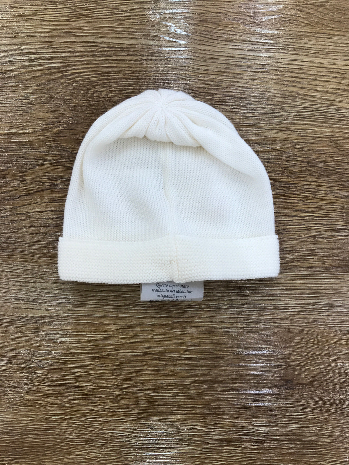 Cappello Baby Lord in lana panna con fiori rosa ricamati
